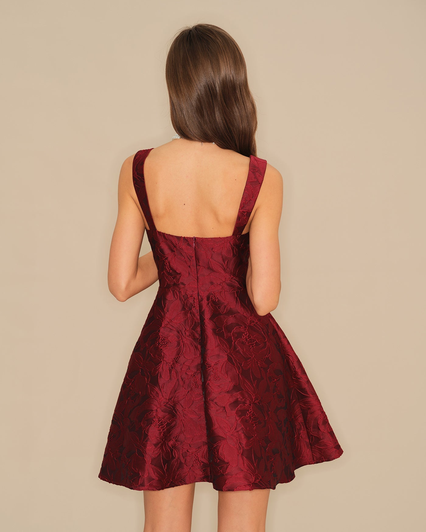 Bordo Kalp Yaka Jakarlı Mini Elbise