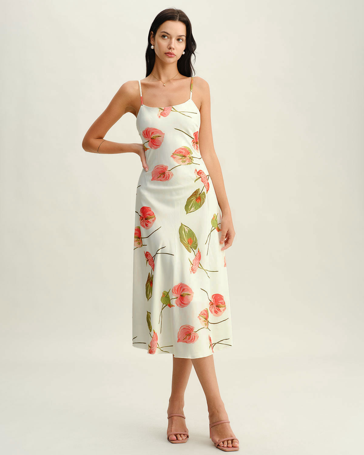 Beyaz Çiçek Desenli Slip Midi Elbise