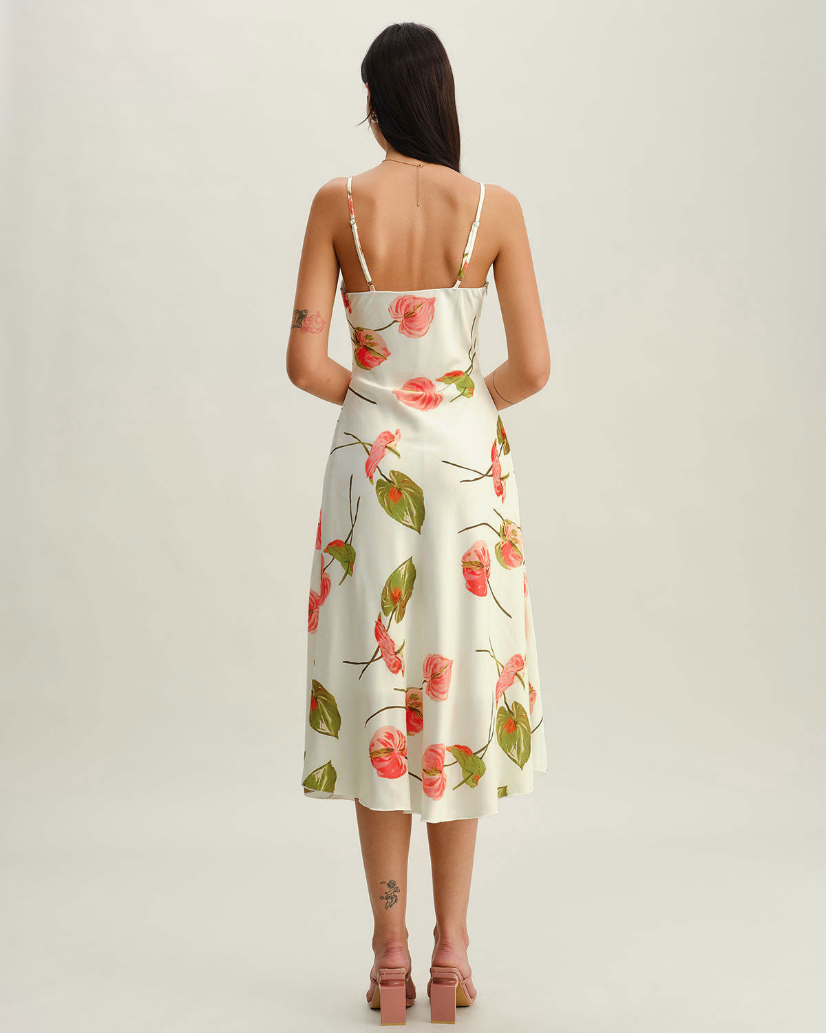 Beyaz Çiçek Desenli Slip Midi Elbise