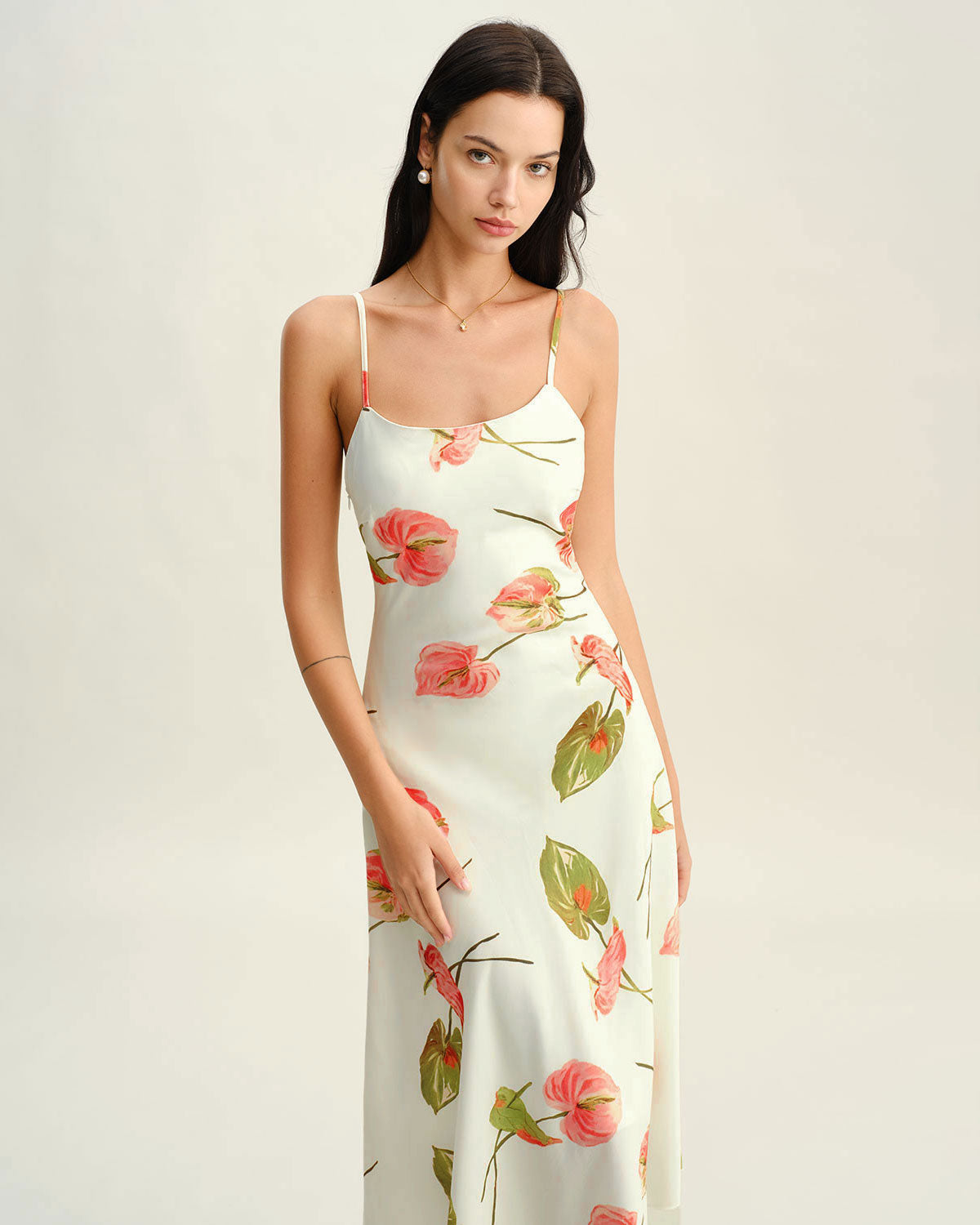 Beyaz Çiçek Desenli Slip Midi Elbise