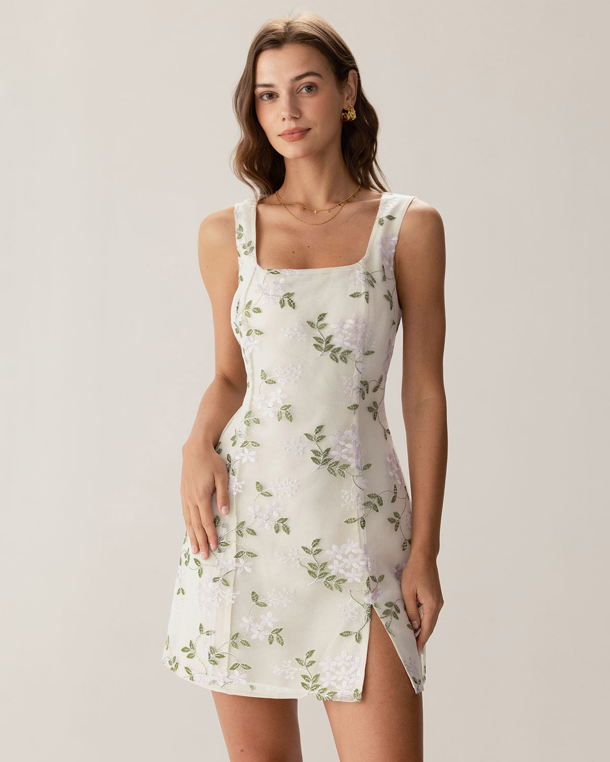 Bej Kare Yaka Nakışlı Yırtmaçlı Slip Mini Elbise