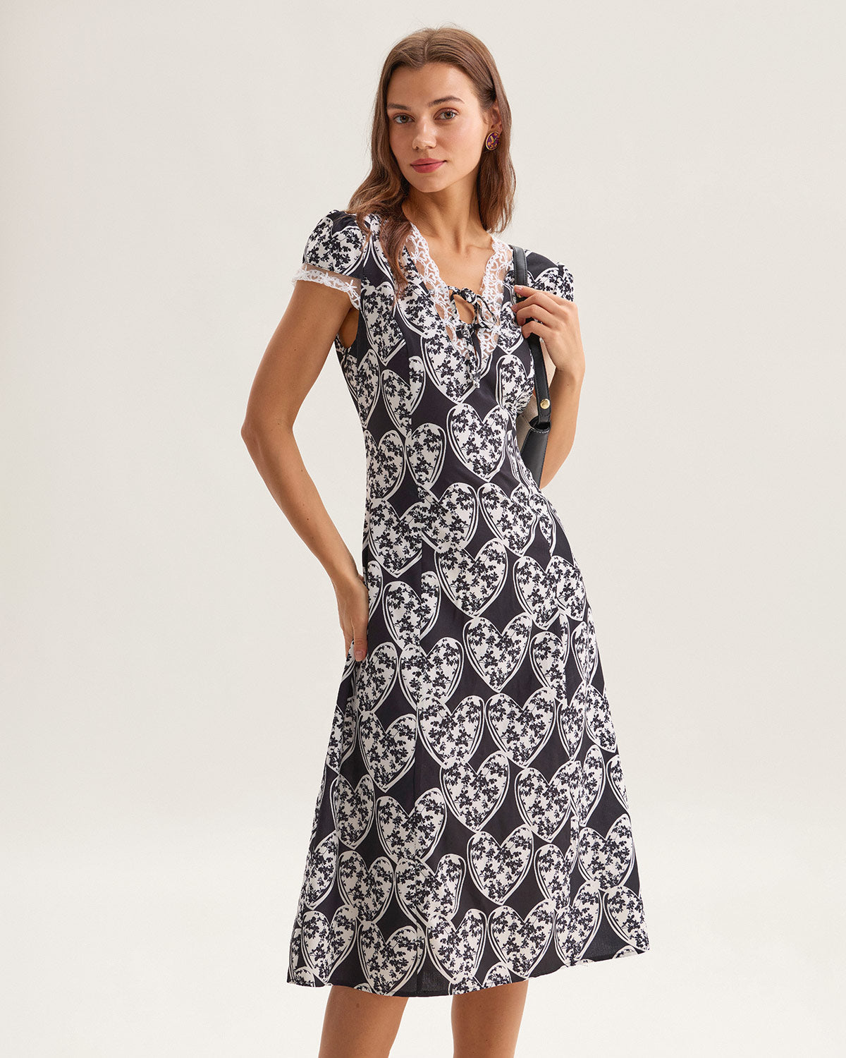 Siyah Çiçek Desenli Dantelli Trim Midi Elbise