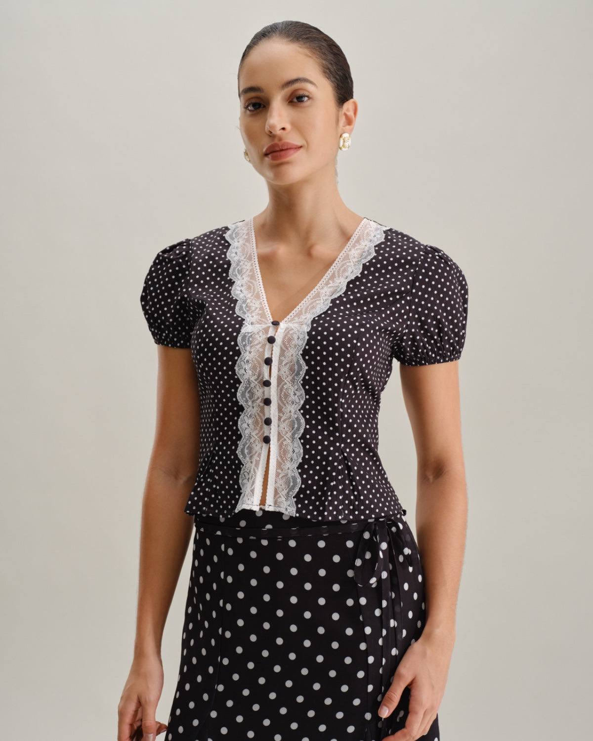Siyah Puantiyeli Dantelli Trim Bluz