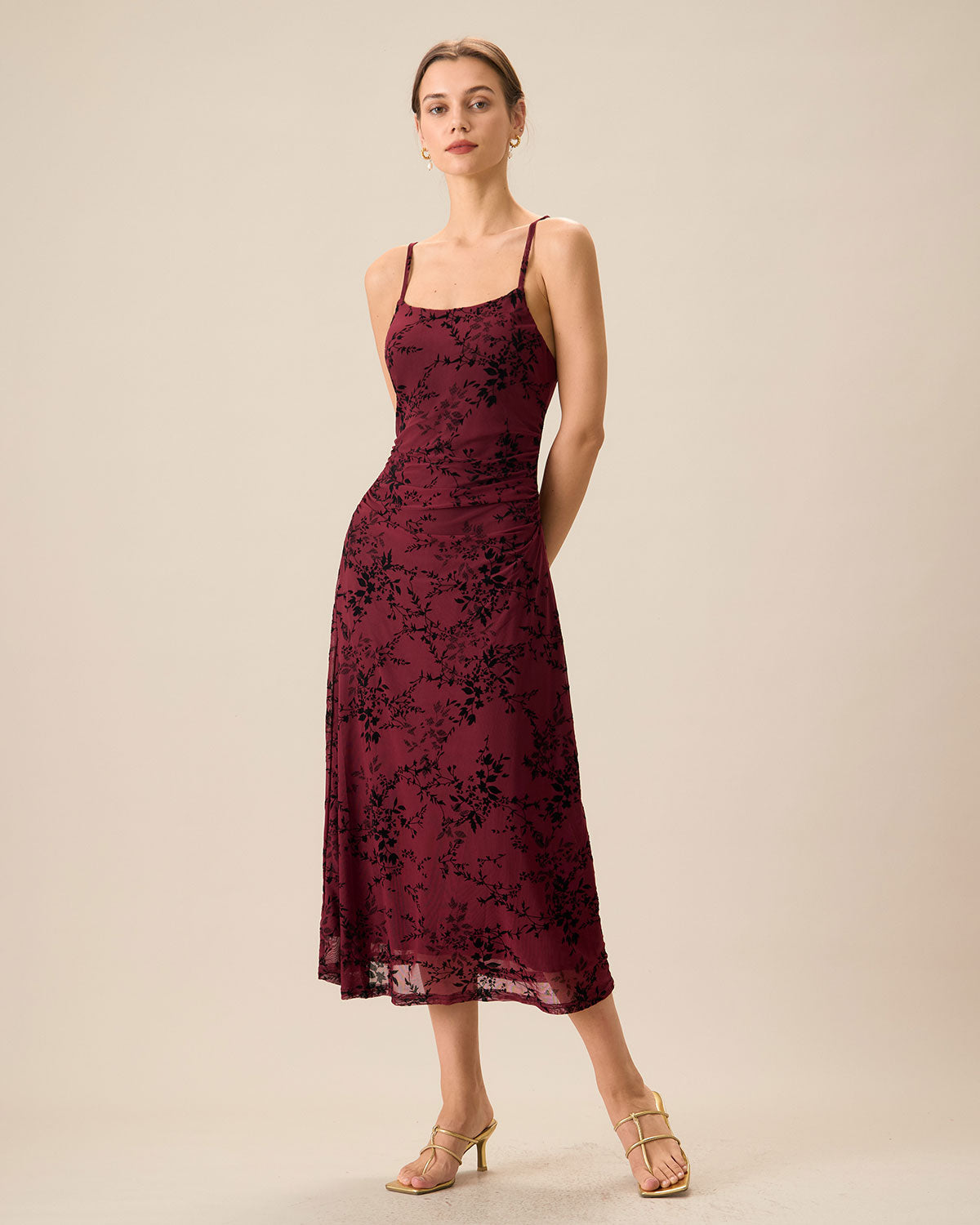 Kırmızı Çiçek Desenli Vücuda Oturan Slip Midi Elbise