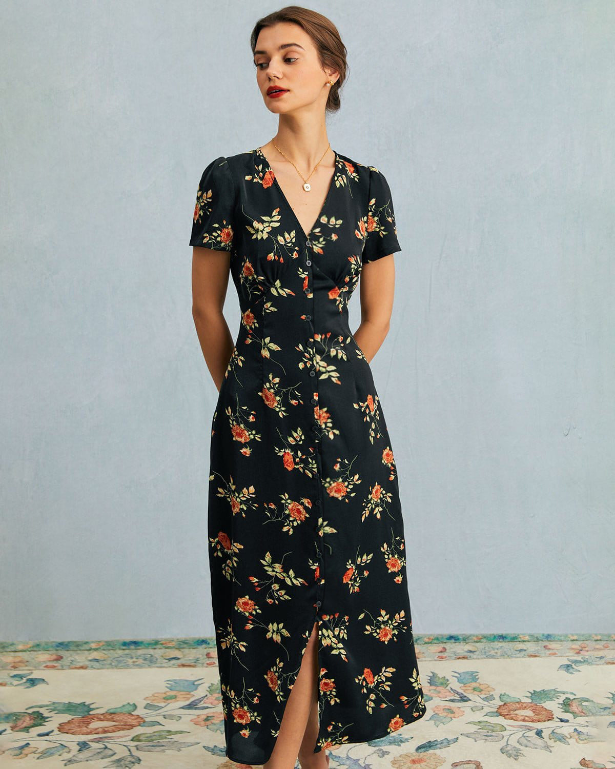 Siyah V Yaka Çiçek Desenli Kısa Sleeve Maxi Elbise