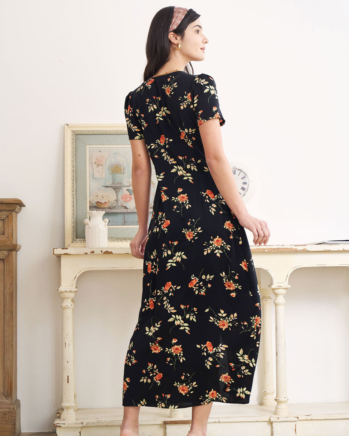 Siyah V Yaka Çiçek Desenli Kısa Sleeve Maxi Elbise