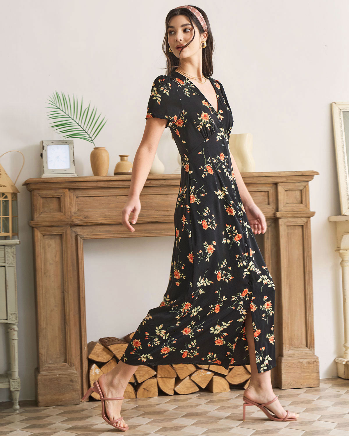 Siyah V Yaka Çiçek Desenli Kısa Sleeve Maxi Elbise