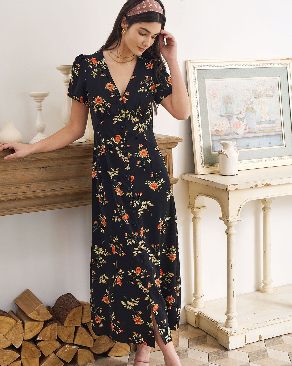 Siyah V Yaka Çiçek Desenli Kısa Sleeve Maxi Elbise