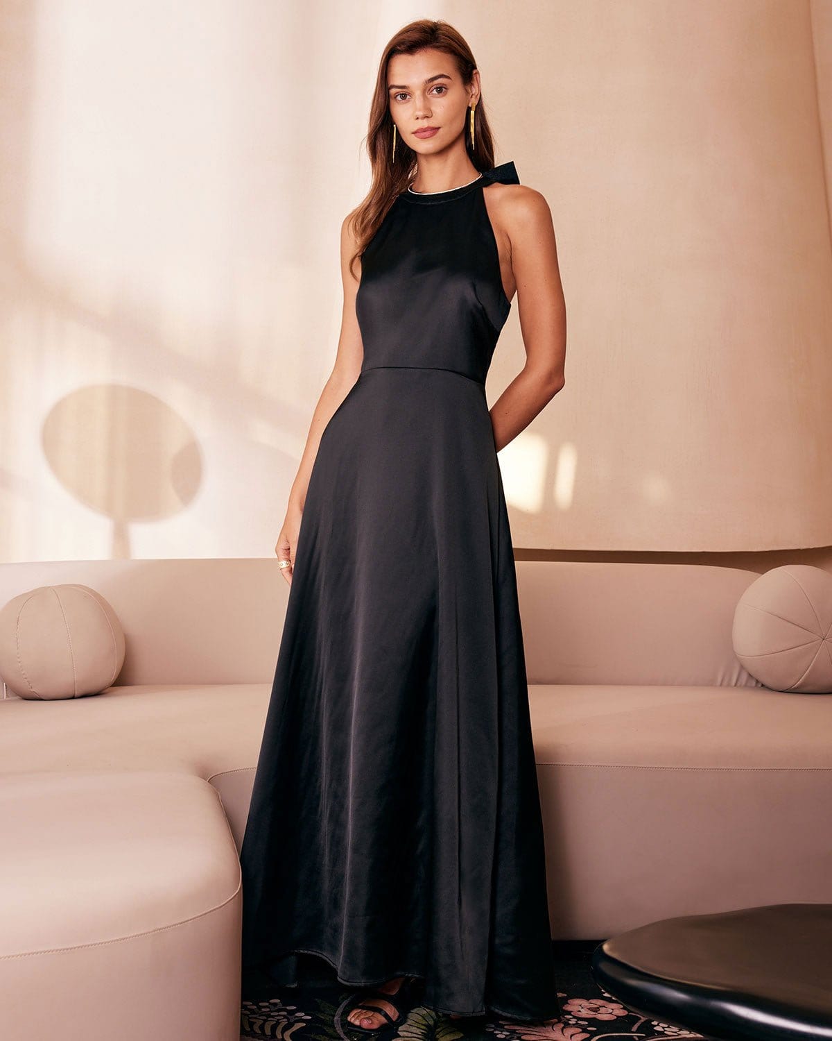 Siyah Boyundan Bağlamalı Bowknot Cutout Maxi Elbise