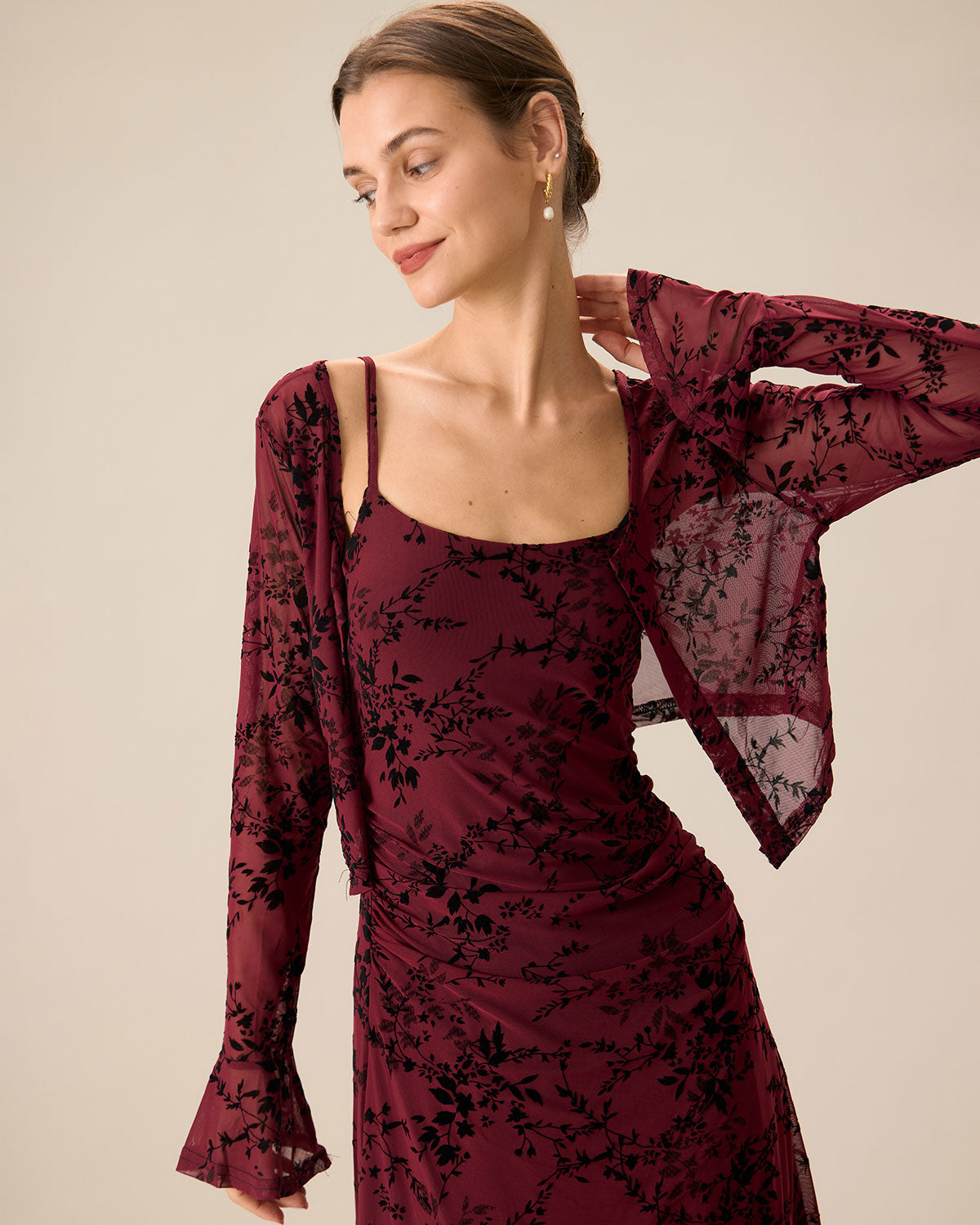 Kırmızı Çiçek Desenli Vücuda Oturan Slip Midi Elbise