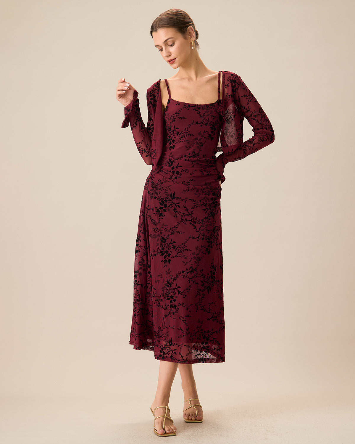 Kırmızı Çiçek Desenli Vücuda Oturan Slip Midi Elbise