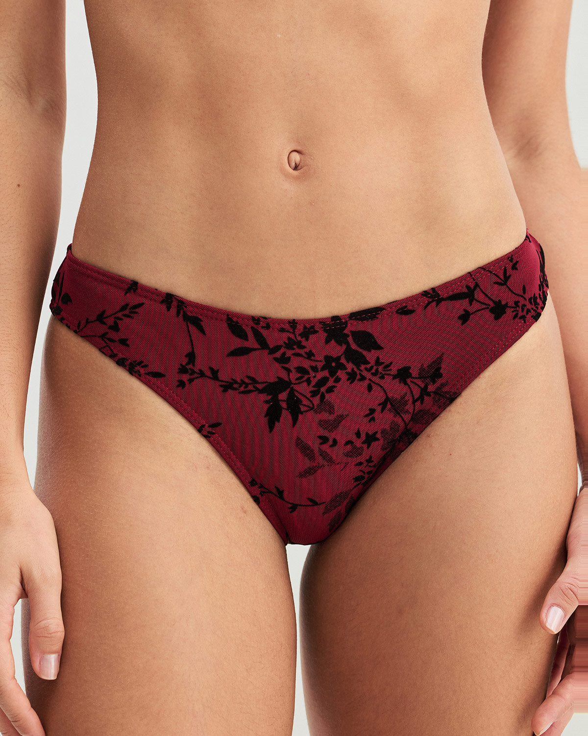 Kırmızı Çiçek Desenli Balenli Bikini Takımı
