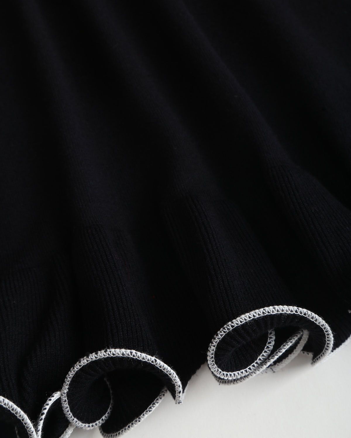 Siyah Fırfır Detaylı Ribbed Kazak Mini Elbise