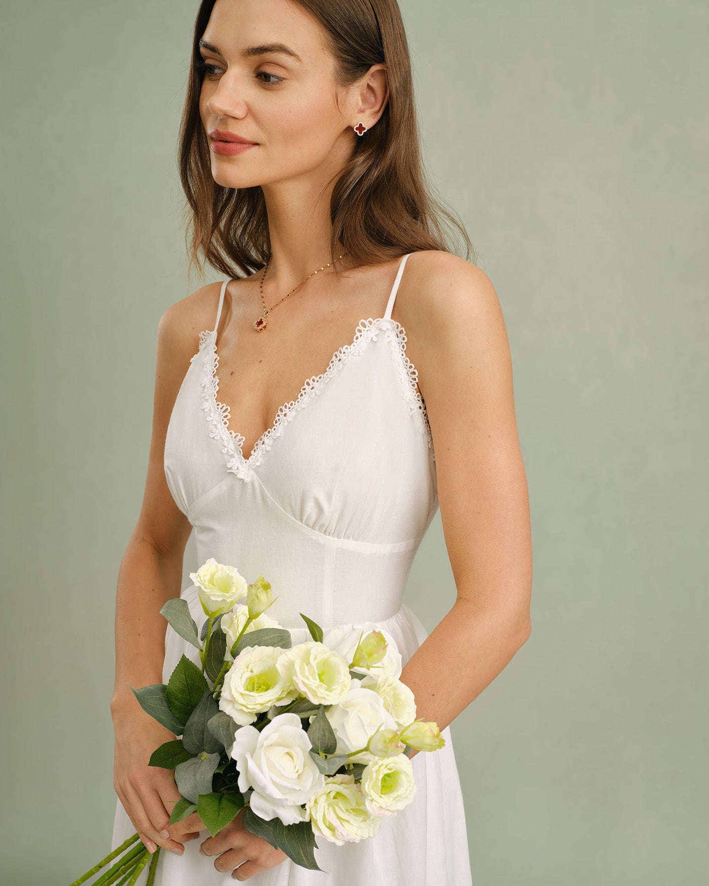Beyaz Dantelli Çapraz Slip Midi Elbise