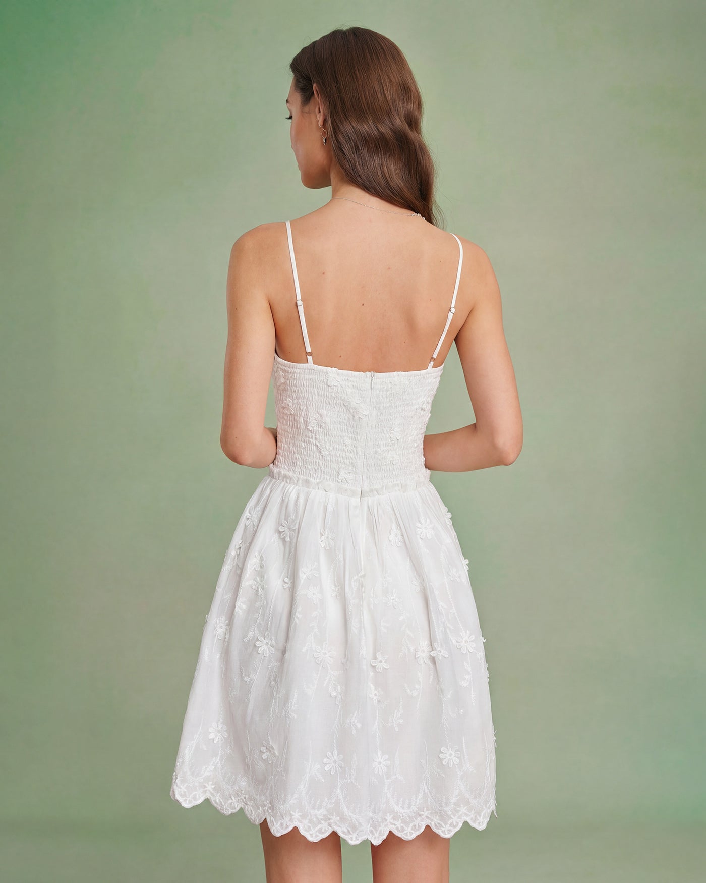 Beyaz Çiçek Desenli Nakışlı Slip Mini Elbise