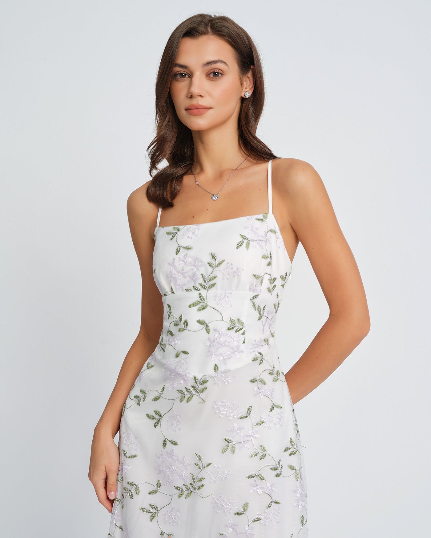 Beyaz Çiçek Desenli Slip Maxi Elbise