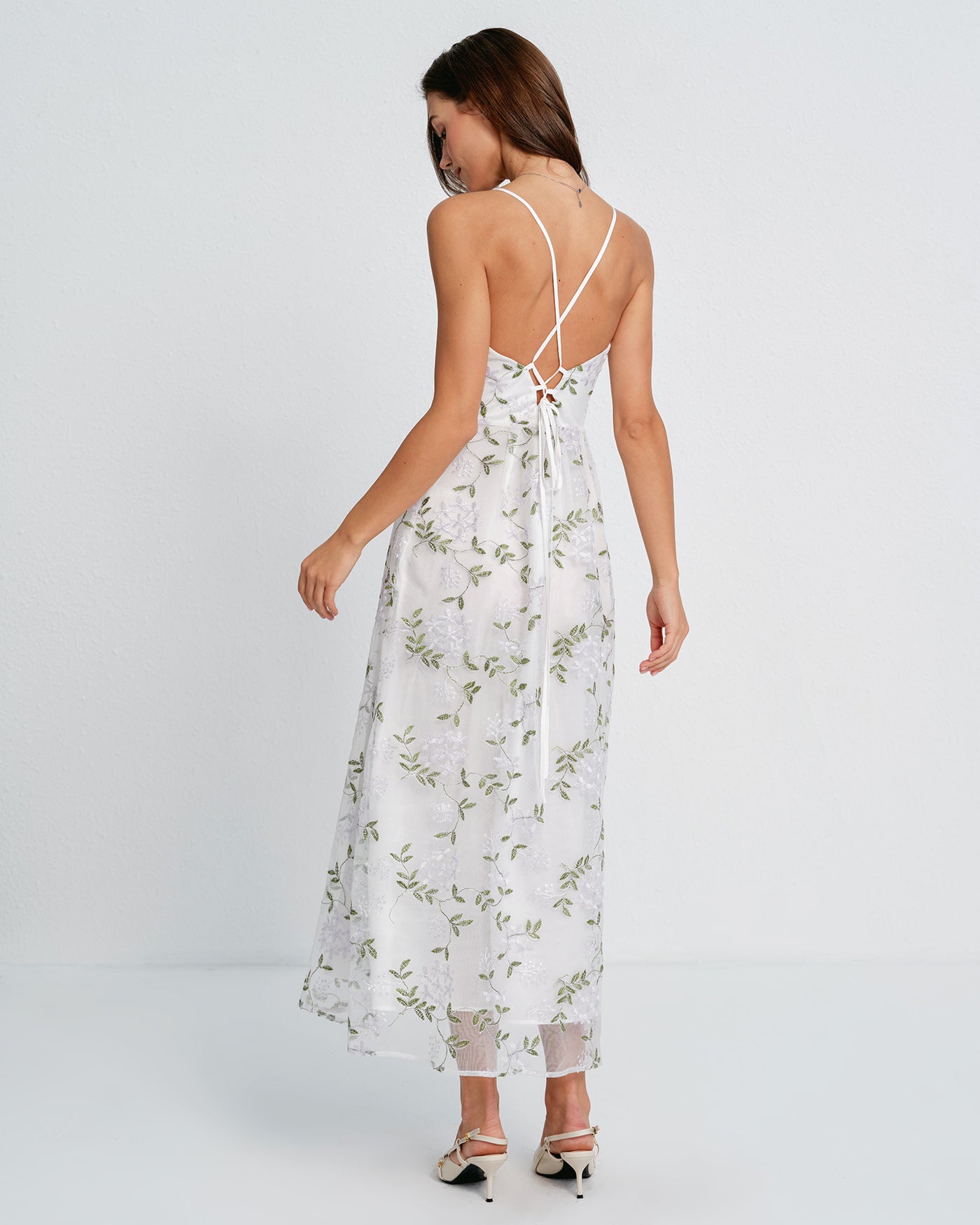 Beyaz Çiçek Desenli Slip Maxi Elbise