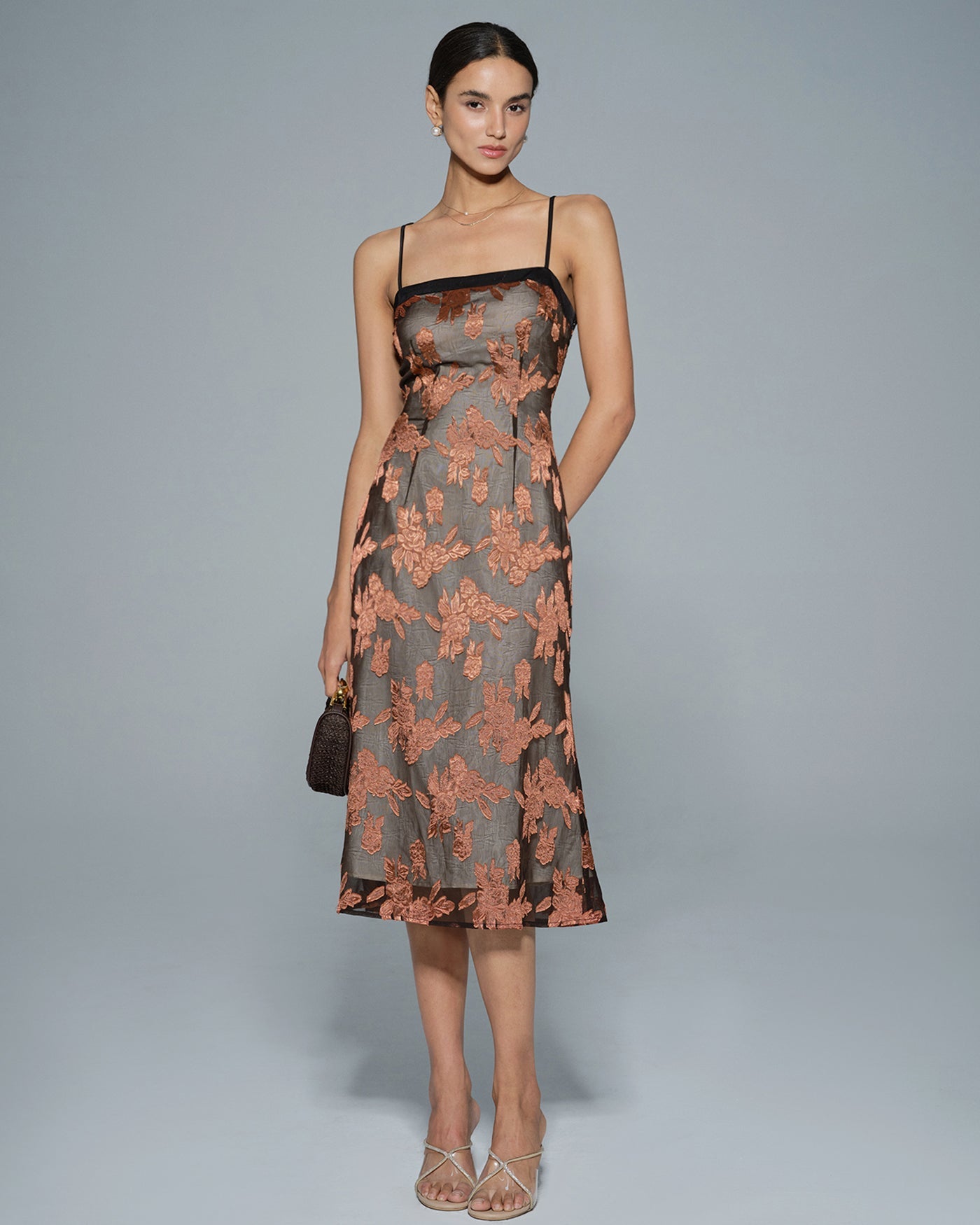 Karamel Çiçek Desenli Slip Midi Elbise