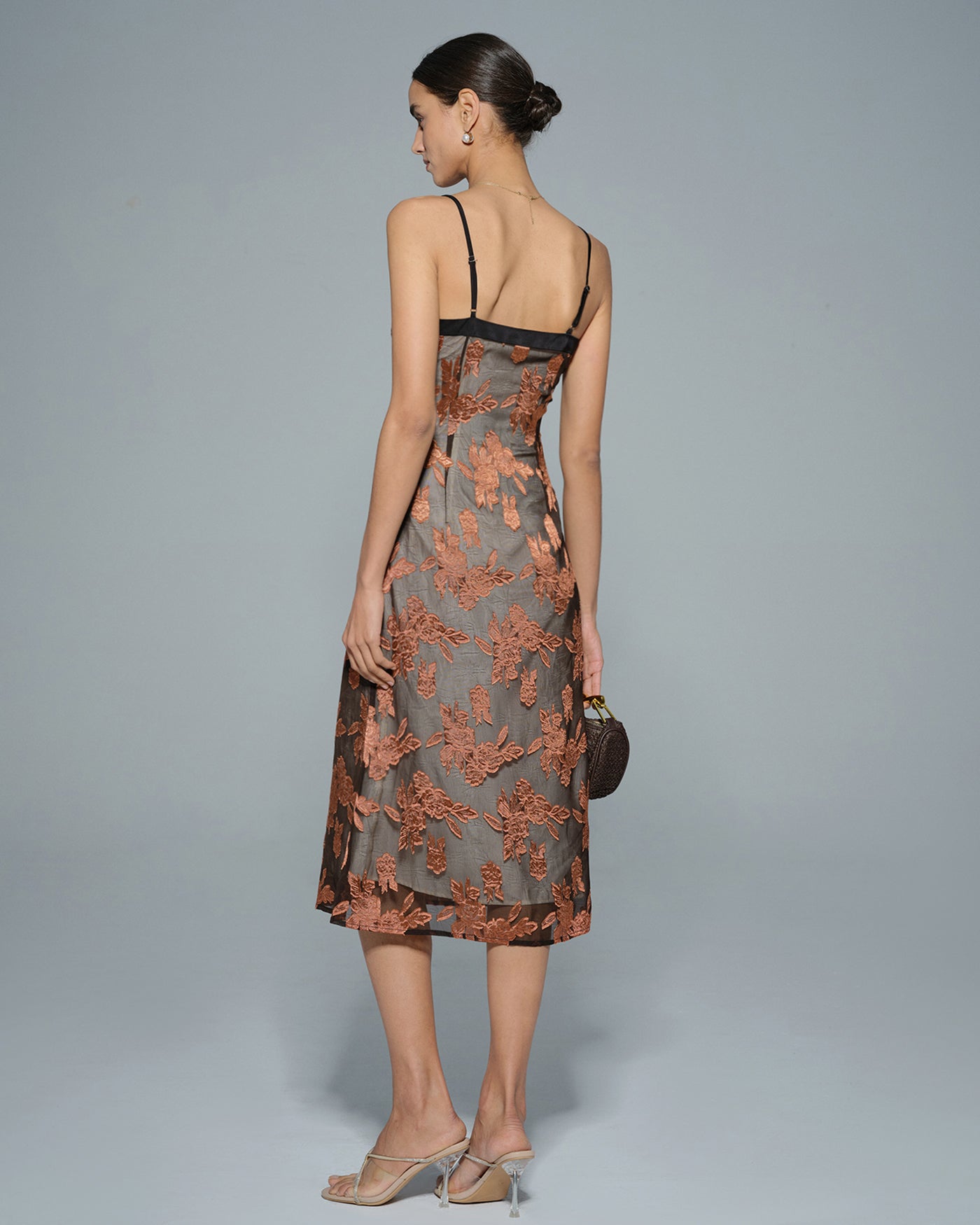 Karamel Çiçek Desenli Slip Midi Elbise