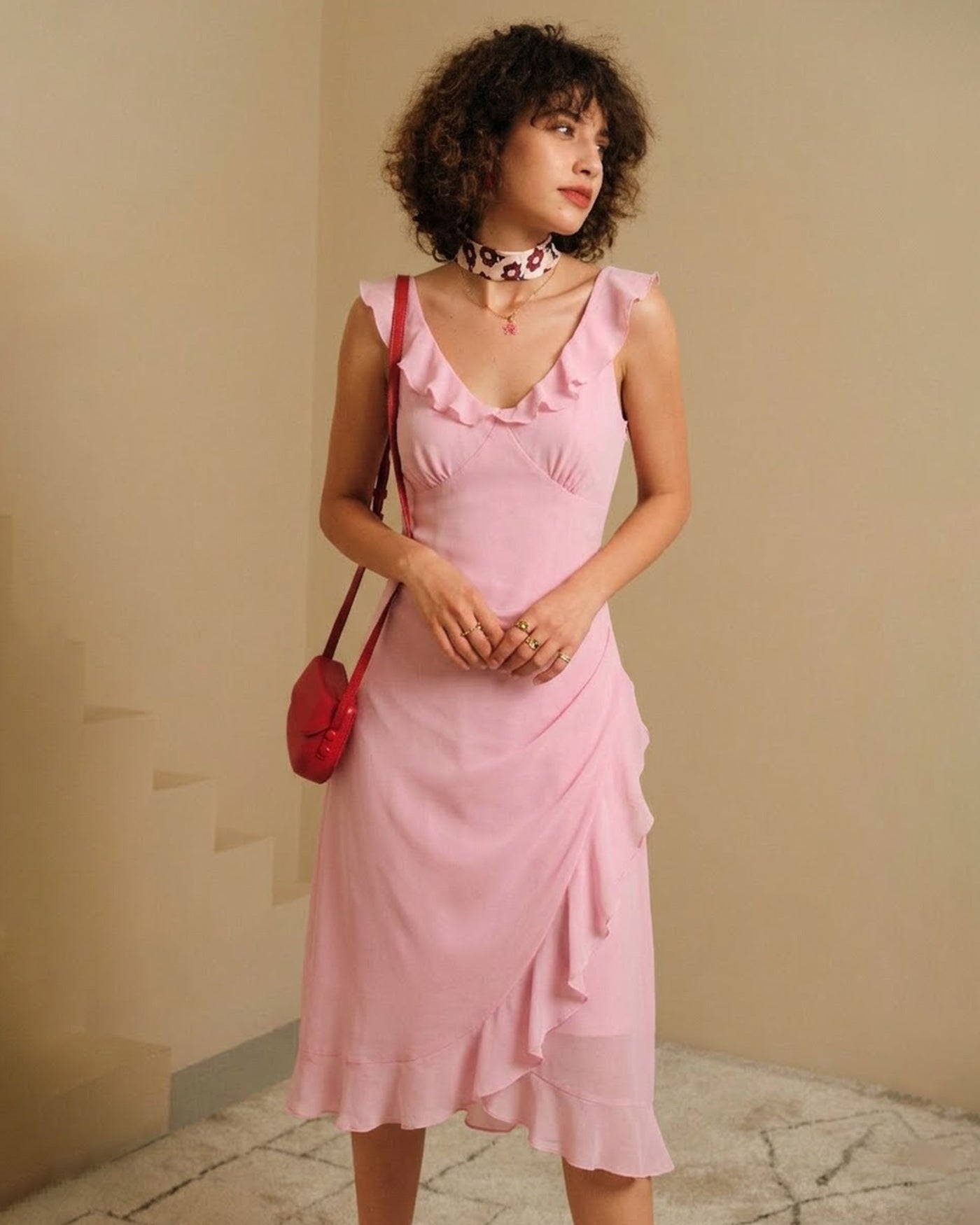 Pembe V Yaka Fırfır Detaylı Kolsuz Midi Elbise